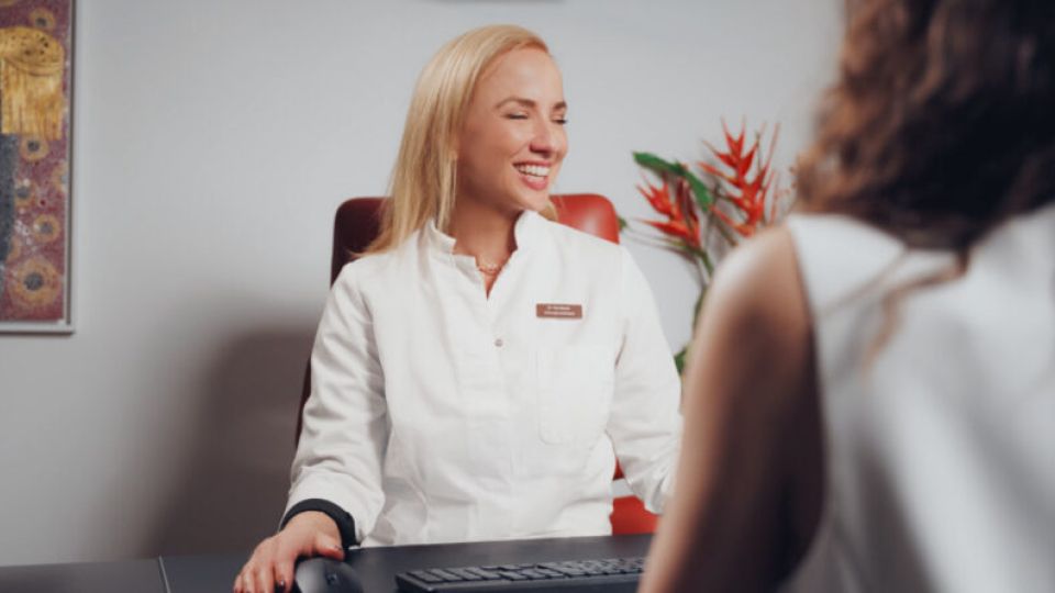 Skinbooster 2 Consultation skinbooster à Lausanne avec analyse de la peau à l'écran