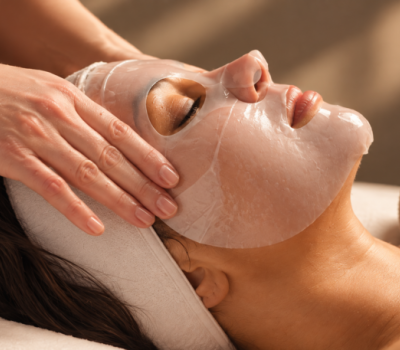 Soin facial relaxant au masque hydratant e1790941504874